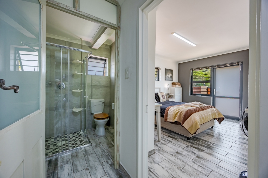 6 Bedroom Property for Sale in Flamingo Vlei Western Cape